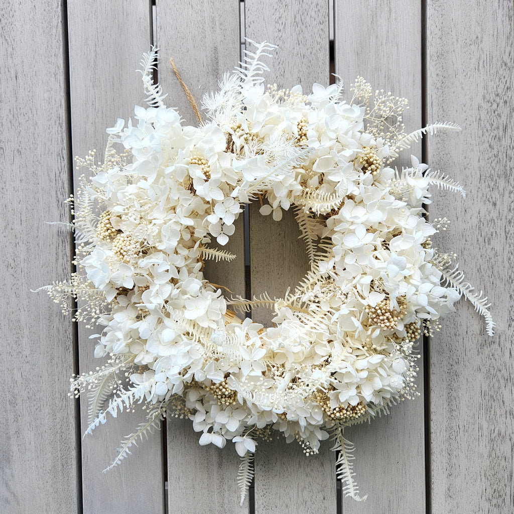 White/bleached dried flowers in white pot  Dried flowers, Flower  decorations, Flower wreath